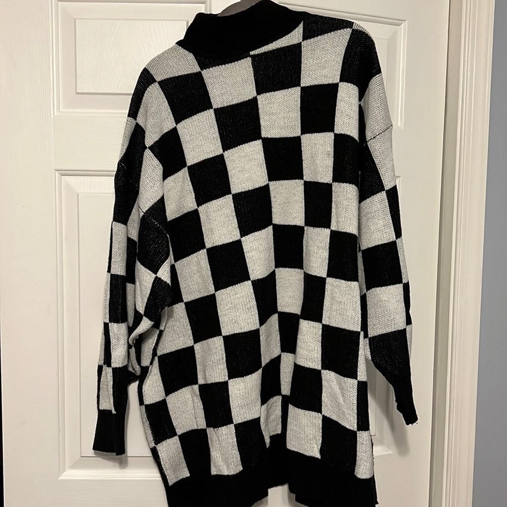H&M Black and White Checkered Print Sweater